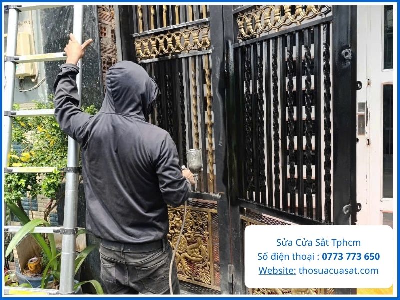 Sửa Cửa Sắt Tại Nhà Uy Tín, Thợ Giỏi, Có Mặt Nhanh 24/7