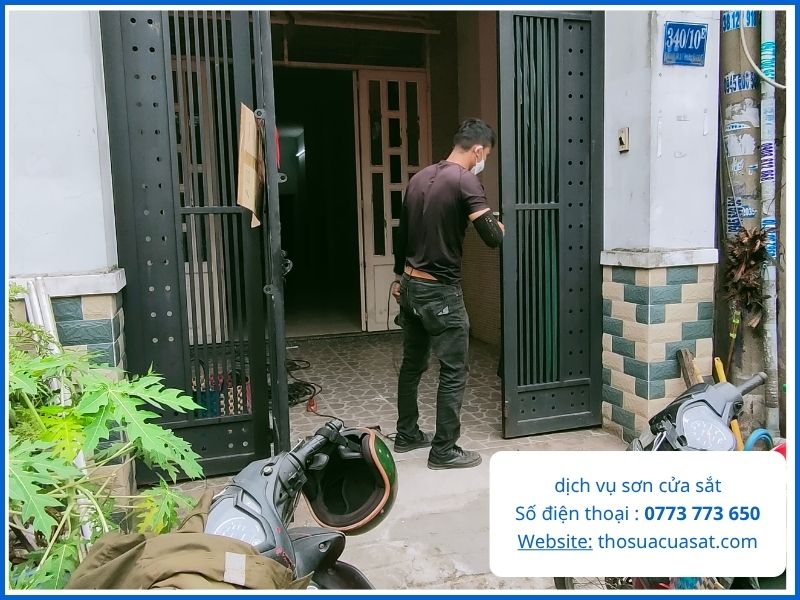 Những Yếu Tố Ảnh Hưởng Đến Chi Phí Sơn Cửa Sắt