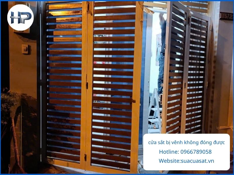 Hậu Quả Nếu Không Sửa Cửa Sắt Cong Vênh Sớm