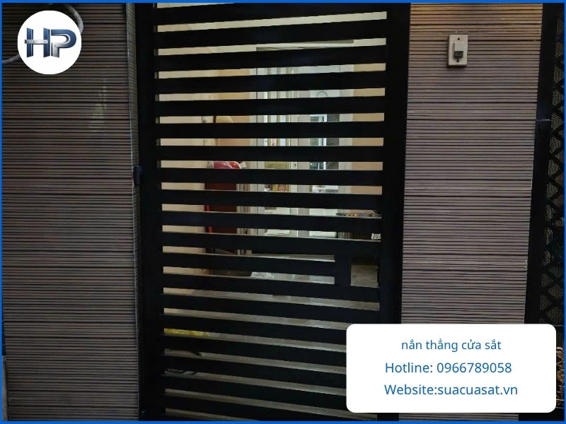 Quy Trình Thi Công Sửa Cửa Sắt Cong Vênh Bài Bản, Chuyên Nghiệp